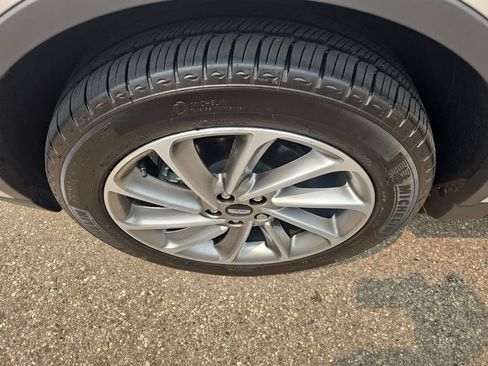 Used 2024 Lincoln Corsair AWD w/ Equipment Group 101A image 8
