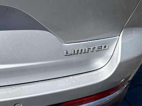 Used 2024 Jeep Grand Cherokee Limited RWD image 15