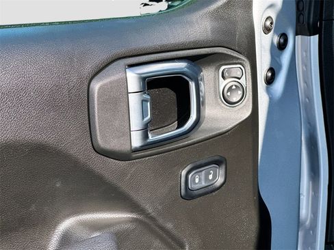 Used 2024 Jeep Wrangler Unlimited image 17