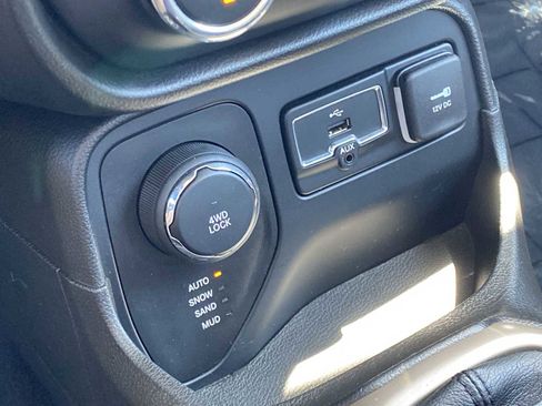 Used 2016 Jeep Renegade Sport w/ Power & Air Group AWD/4WD image 16