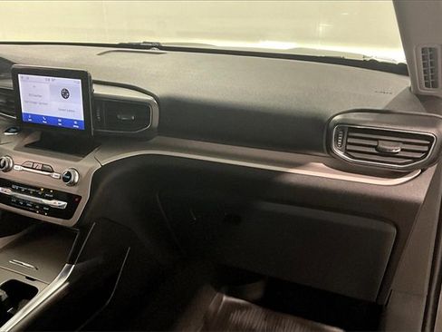 Used 2023 Ford Explorer XLT image 28