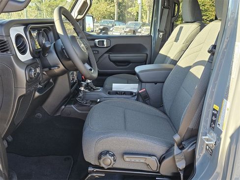 New 2025 Jeep Gladiator Sport image 10