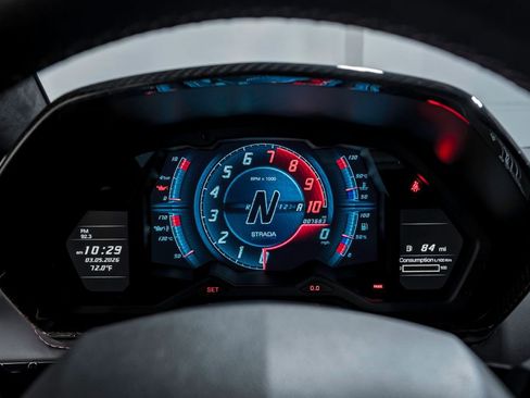 Used 2018 Lamborghini Aventador S image 14