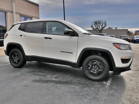 Used 2019 Jeep Compass Sport image 4