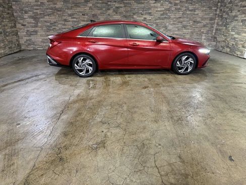 Used 2025 Hyundai Elantra SEL image 4
