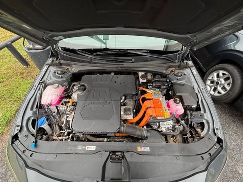 Used 2025 Hyundai Elantra Limited FWD image 34