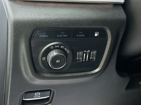 Used 2024 Jeep Grand Cherokee Limited 4xe AWD/4WD image 11