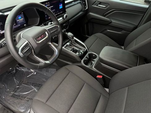 Used 2025 GMC Canyon Elevation image 17