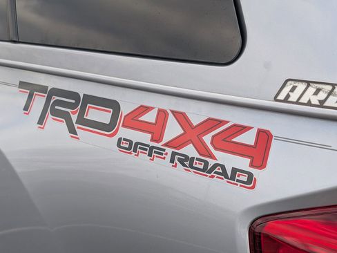 Used 2017 Toyota Tacoma TRD Off-Road image 23