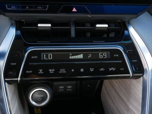 Certified 2024 Toyota Venza XLE AWD/4WD image 20