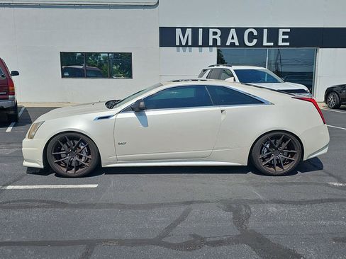 Used 2011 Cadillac CTS V RWD image 3