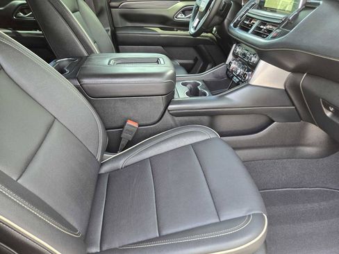 Certified 2024 GMC Yukon XL SLT w/ SLT Luxury Package AWD/4WD image 15