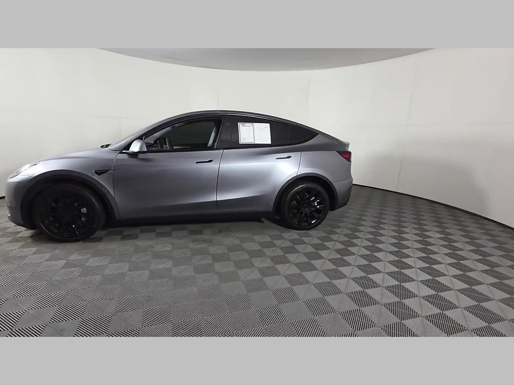 Used 2025 Tesla Model Y Long Range AWD/4WD image 42