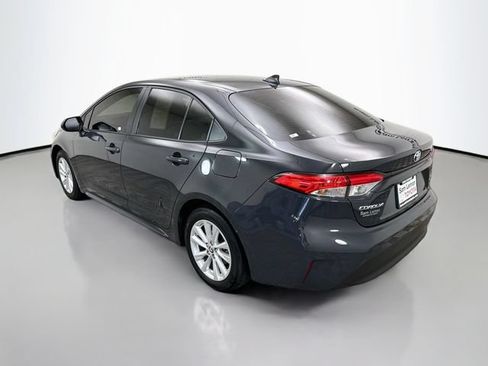 Used 2025 Toyota Corolla LE w/ LE Premium Package FWD image 5