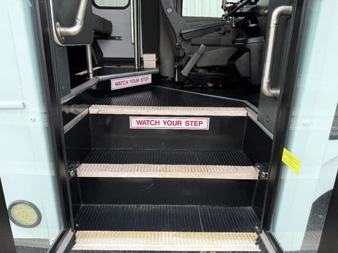 Used 2014 Chevrolet Express 3500 w/ Shuttle Bus Package image 33