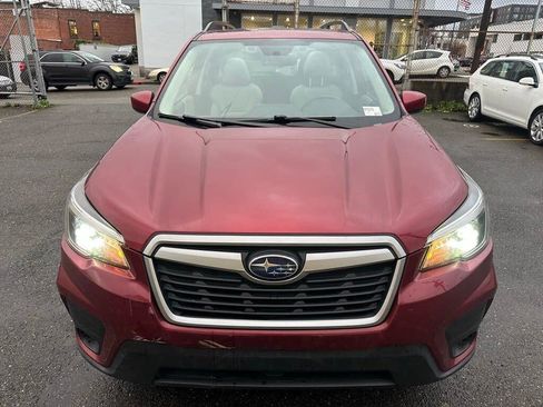 Used 2019 Subaru Forester Premium w/ All-Weather Package image 2
