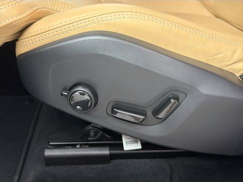 Certified 2023 Volvo XC60 B5 Ultimate w/ Protection Package Premier FWD image 19