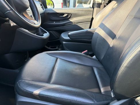 Used 2023 Mercedes-Benz Metris Passenger image 21
