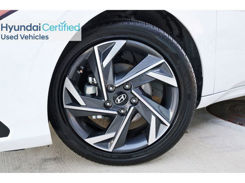 Certified 2025 Hyundai Elantra SEL image 33