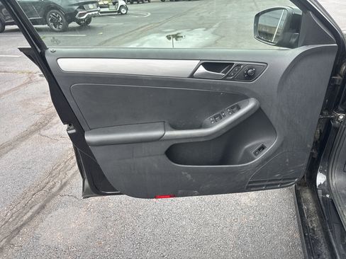 Used 2018 Volkswagen Jetta SE FWD image 15