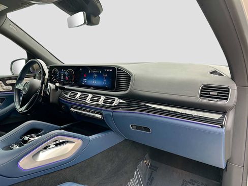 Used 2025 Mercedes-Benz Maybach GLS 600 4MATIC image 31
