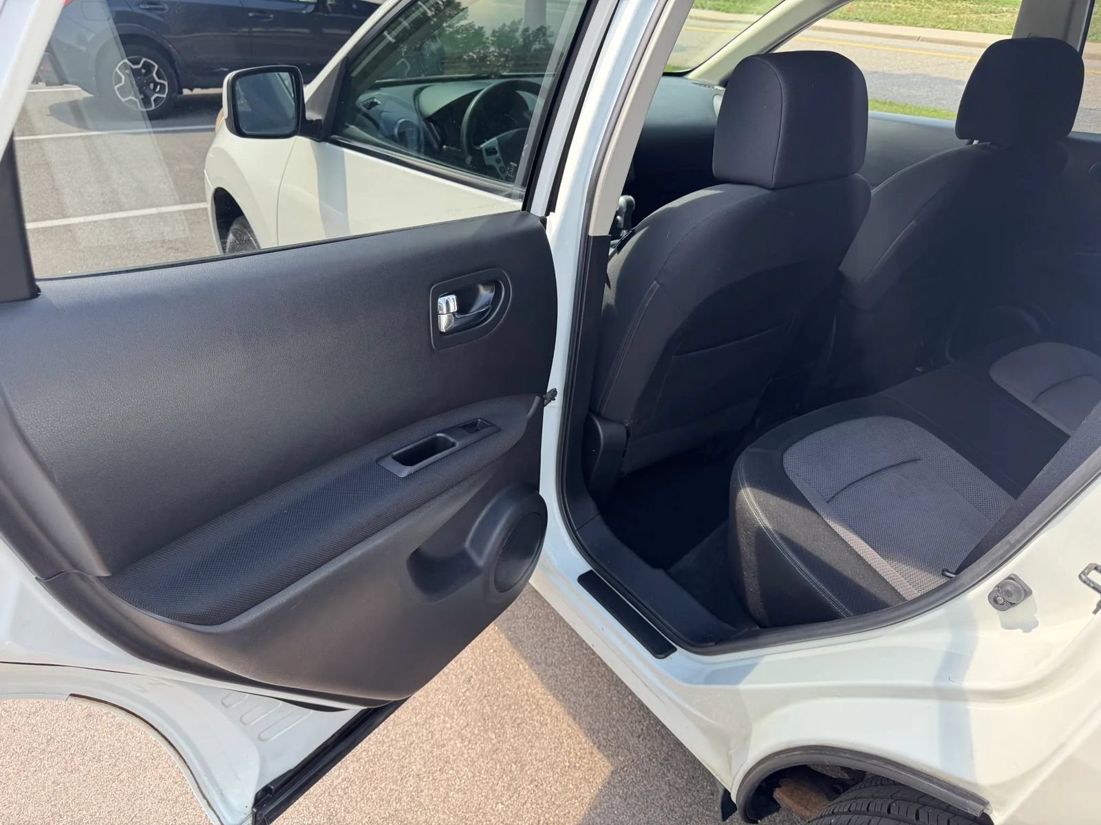 Used 2011 Nissan Rogue SV AWD/4WD image 9