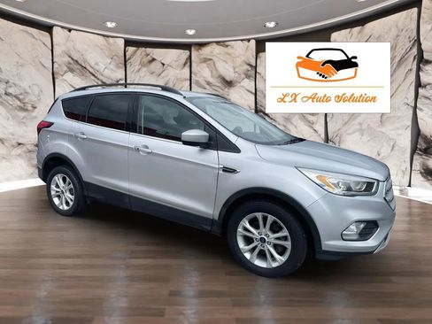 Used 2019 Ford Escape SEL FWD image 3