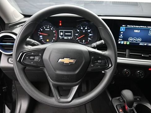 Used 2026 Chevrolet Trax LS w/ LS Convenience Package FWD image 15
