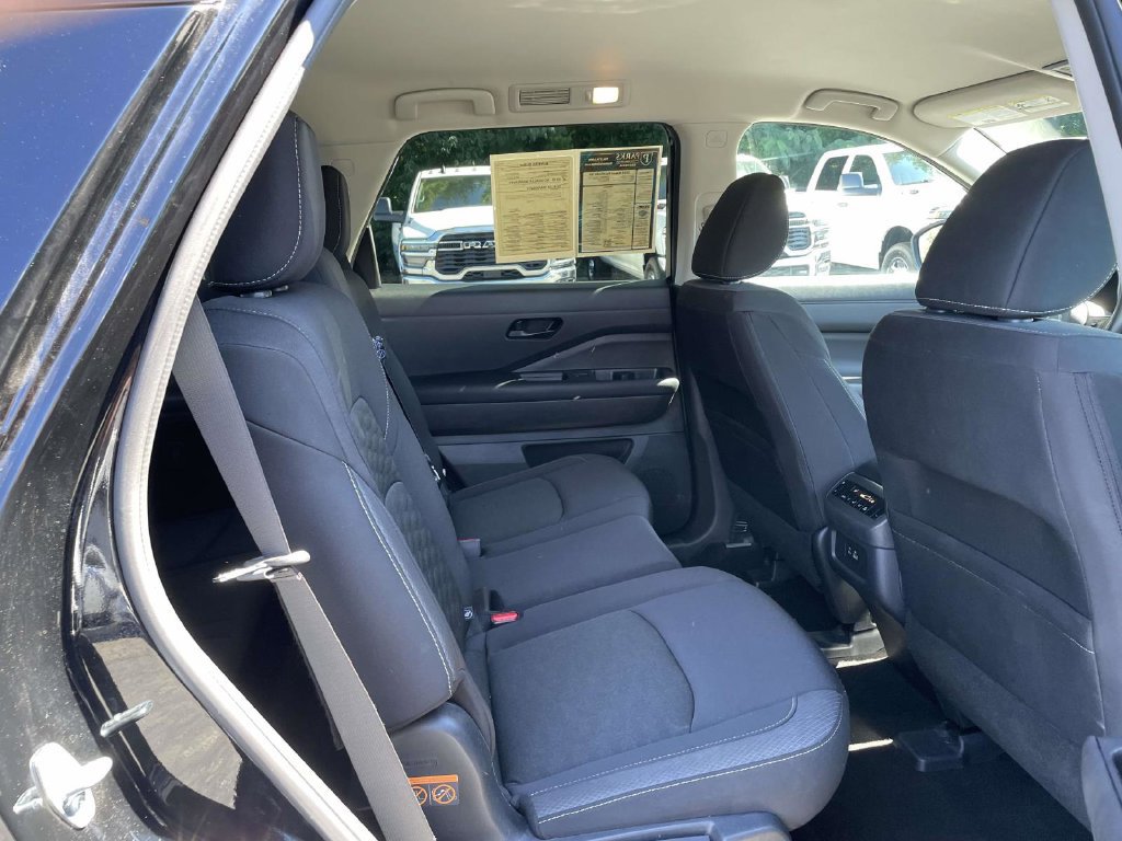 Used 2024 Nissan Pathfinder SV AWD/4WD image 17