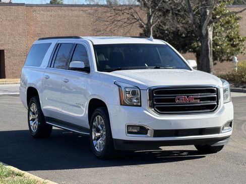Used 2020 GMC Yukon XL SLT w/ Open Road Package image 3