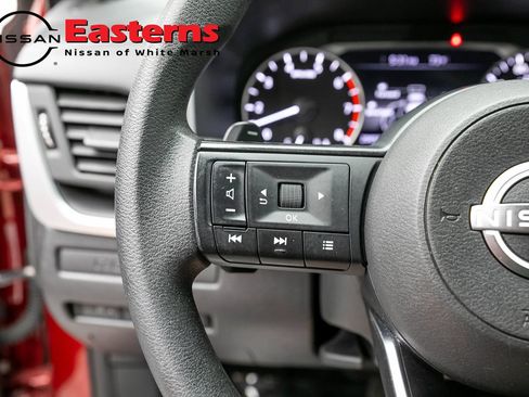 Used 2024 Nissan Rogue S AWD/4WD image 15