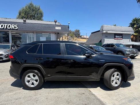 Used 2020 Toyota RAV4 LE AWD/4WD image 10