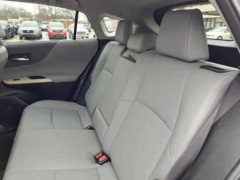 Used 2024 Toyota Venza XLE AWD/4WD image 18