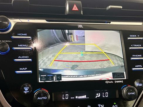 Used 2020 Toyota Camry XLE w/ Sunroof Package FWD image 29