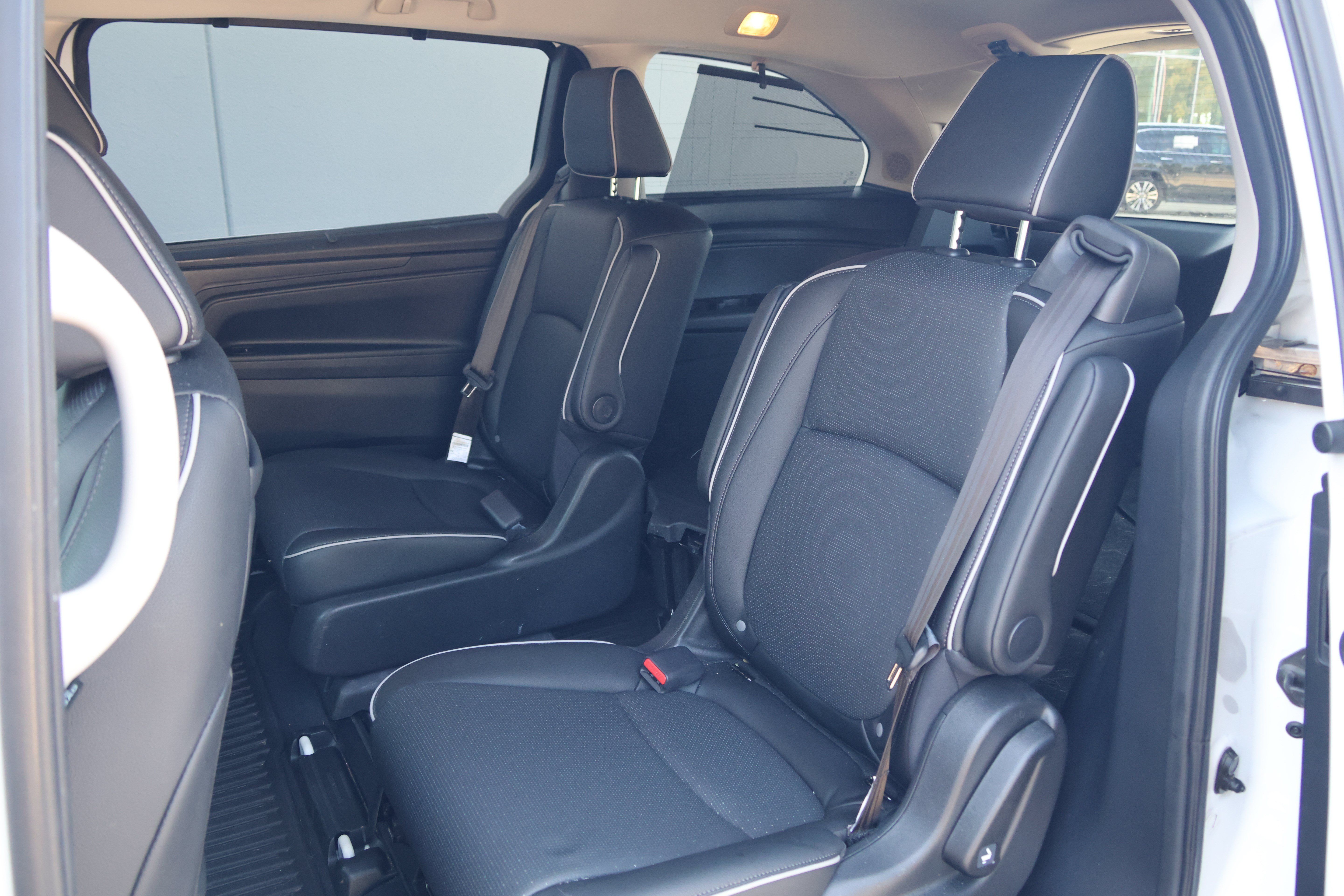Used 2025 Honda Odyssey Elite image 36