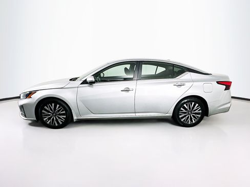 Used 2023 Nissan Altima 2.5 SV FWD image 4