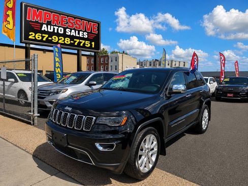 Used 2017 Jeep Grand Cherokee Limited w/ Luxury Group II AWD/4WD image 2