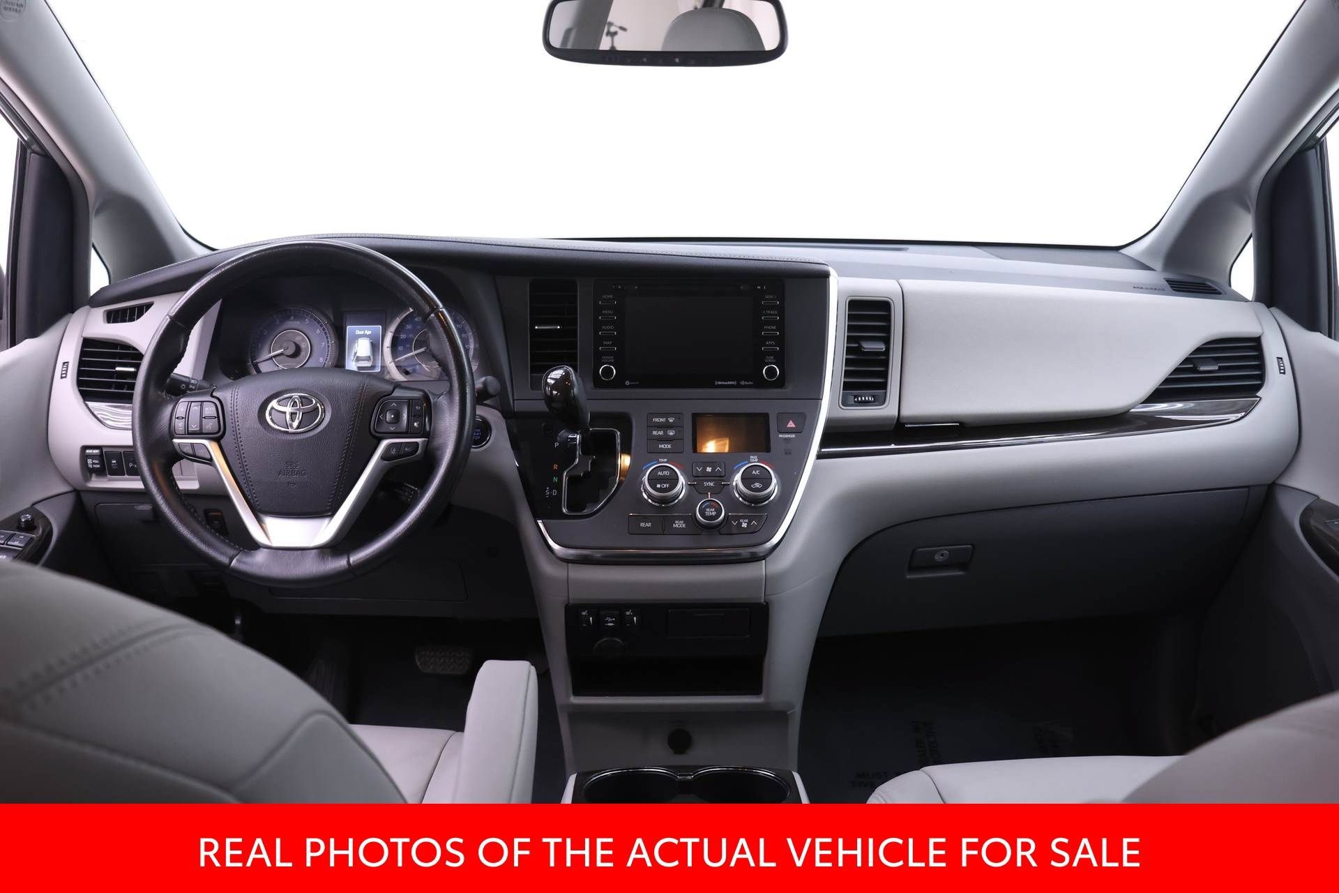 Used 2019 Toyota Sienna XLE w/ XLE Navigation Package FWD image 5
