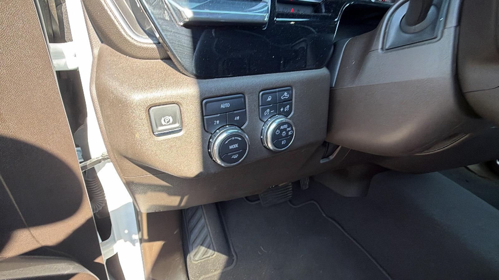 Used 2025 GMC Sierra 1500 SLT AWD/4WD image 24
