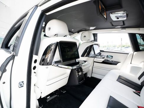 Used 2022 Rolls-Royce Phantom Sedan w/ The Phantom Package RWD image 51