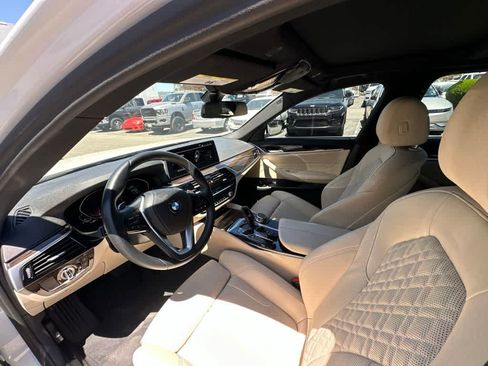 Used 2023 BMW 530i w/ Convenience Package RWD image 7