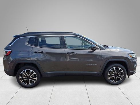 Used 2022 Jeep Compass Limited w/ Sun and Sound Group AWD/4WD image 8