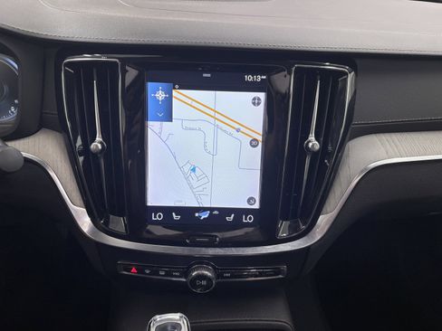 Used 2021 Volvo S60 T8 Inscription image 10