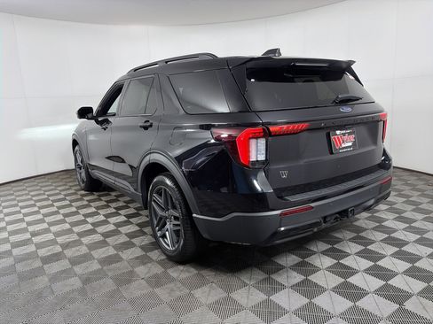 Used 2025 Ford Explorer ST-Line w/ ST-Line Street Pack image 14