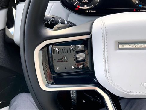 Used 2025 Land Rover Range Rover Sport SE image 22