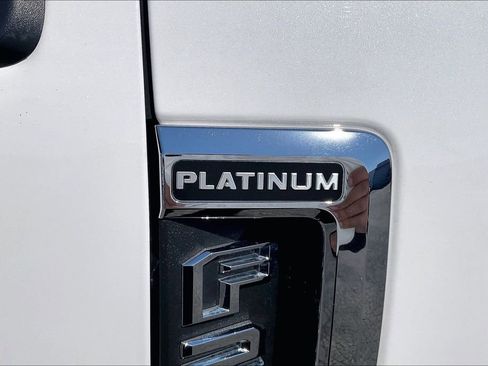Used 2022 Ford F250 Platinum w/ FX4 Off-Road Package image 25