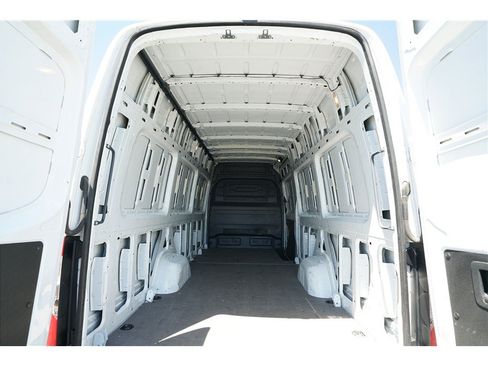 Used 2021 Mercedes-Benz Sprinter 2500 image 12
