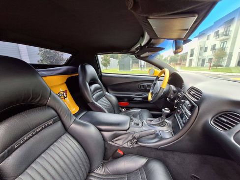 Used 2001 Chevrolet Corvette Convertible w/ Preferred Equipment Group2 RWD image 34