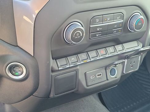 Certified 2022 Chevrolet Silverado 1500 Custom image 24