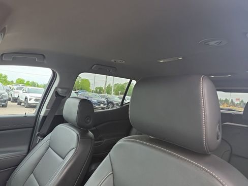 Used 2023 GMC Acadia SLT w/ Elevation Edition AWD/4WD image 16
